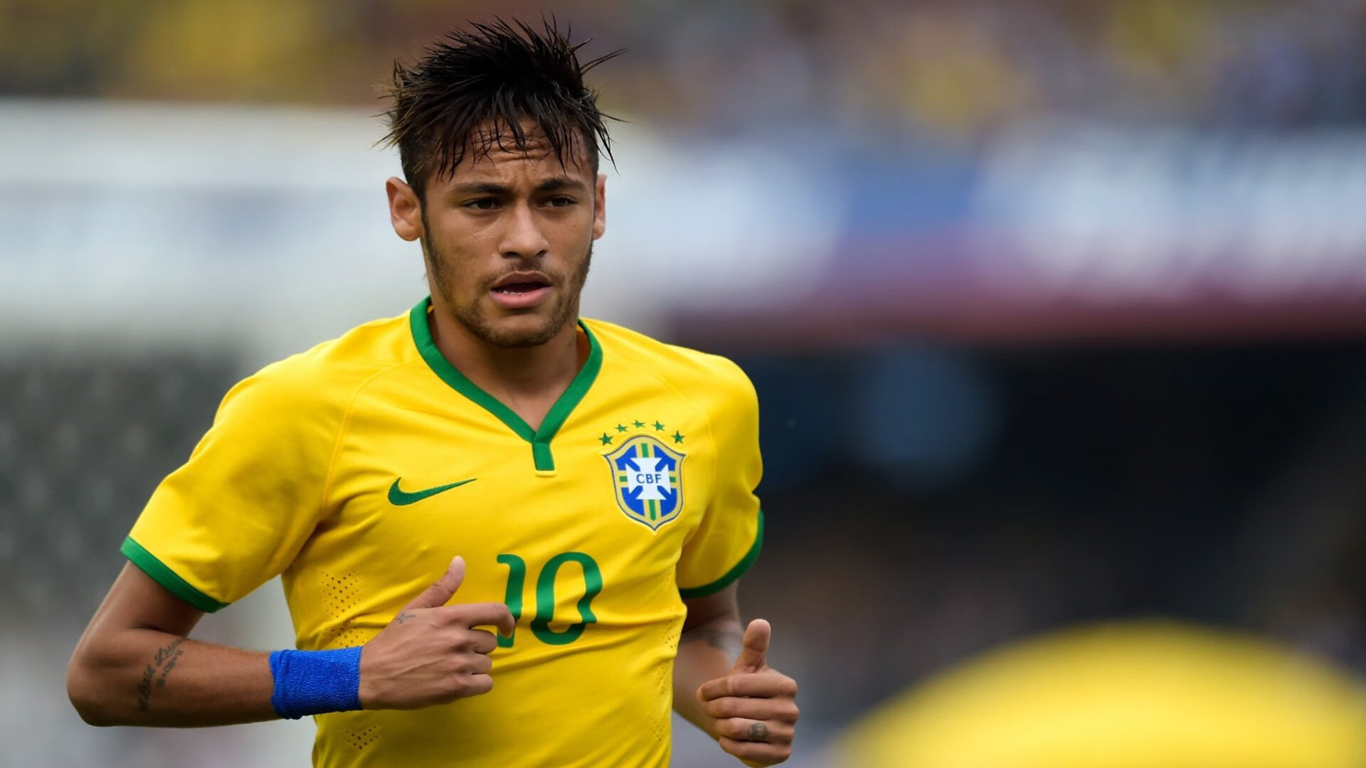 诺埃·庞蒂以速度征服赛道，庞蒂亚克·菲耶罗